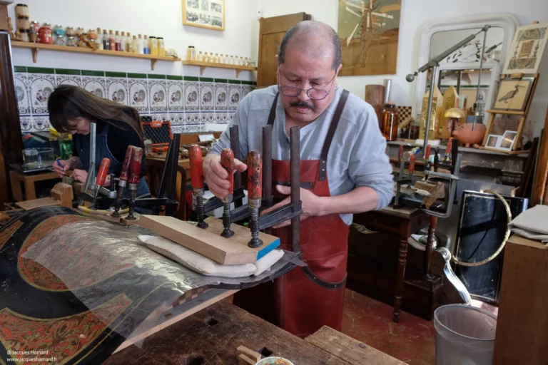 Artisan ébéniste — geste et matière bois — Jacques Hamard photographe portraits métier