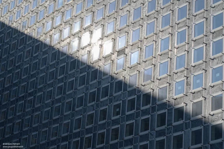 Quartier d'affaires La Défense — lumière et transparence — Jacques Hamard photographe