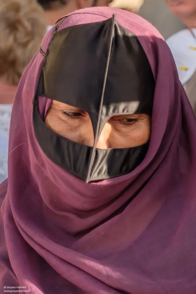 Les femmes Omanaises à Nizwa par Jacques Hamard