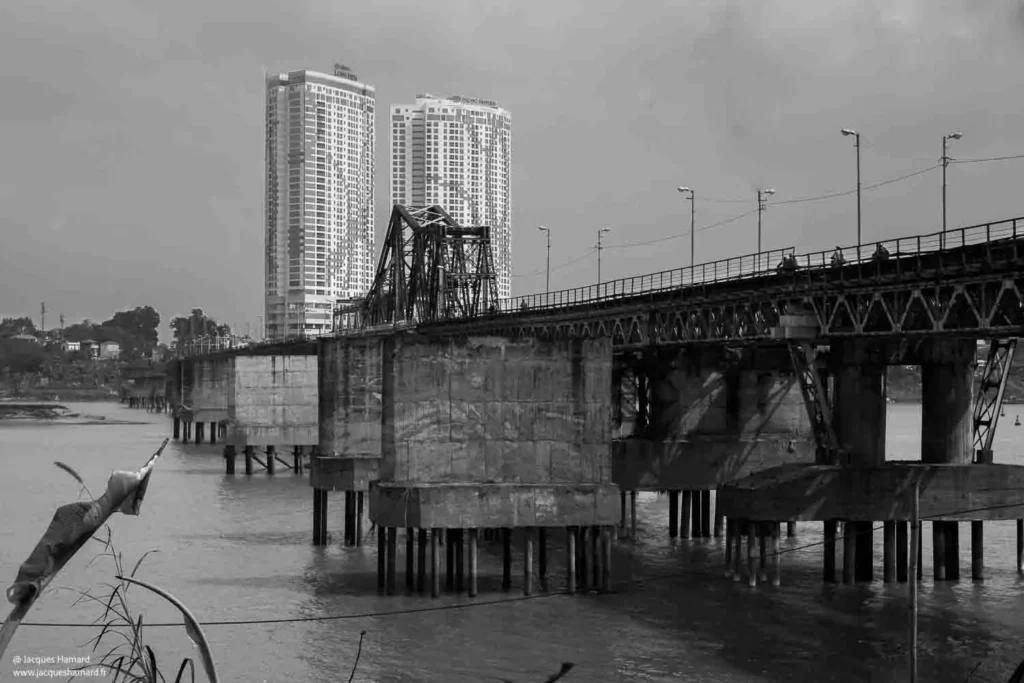 Pont Long Biên, entre modernité et vestige à Hanoï par Jacques Hamard