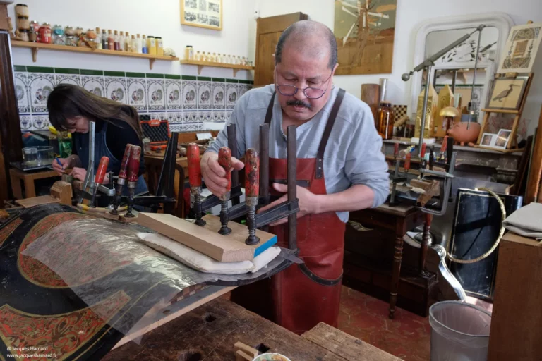 Artisan ébéniste — geste et matière bois — Jacques Hamard photographe portraits métier