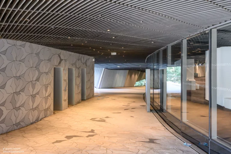 Intérieur Philharmonie de Paris — galerie couverte et motifs — Jean Nouvel — Jacques Hamard photographe
