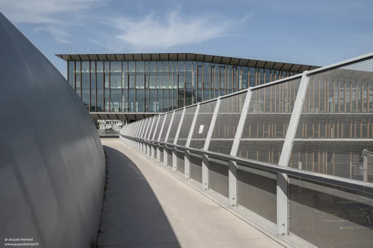 Extérieur gare Saint-Denis Pleyel — façade bois et verre — Grand Paris Express — Jacques Hamard