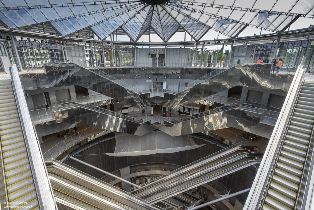 Grand Paris Express — inox et lumière — Jacques Hamard