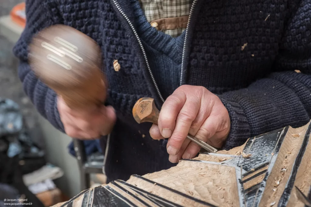 Artisan sculpteur sur bois — métier d'art — Jacques Hamard Paris