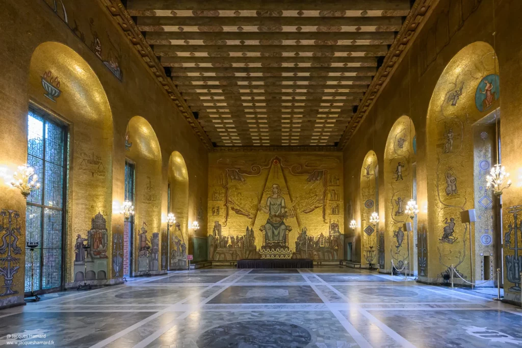 Salle dorée Gyllene Salen recouverte de mosaïques en or lors d'un voyage à Stockholm